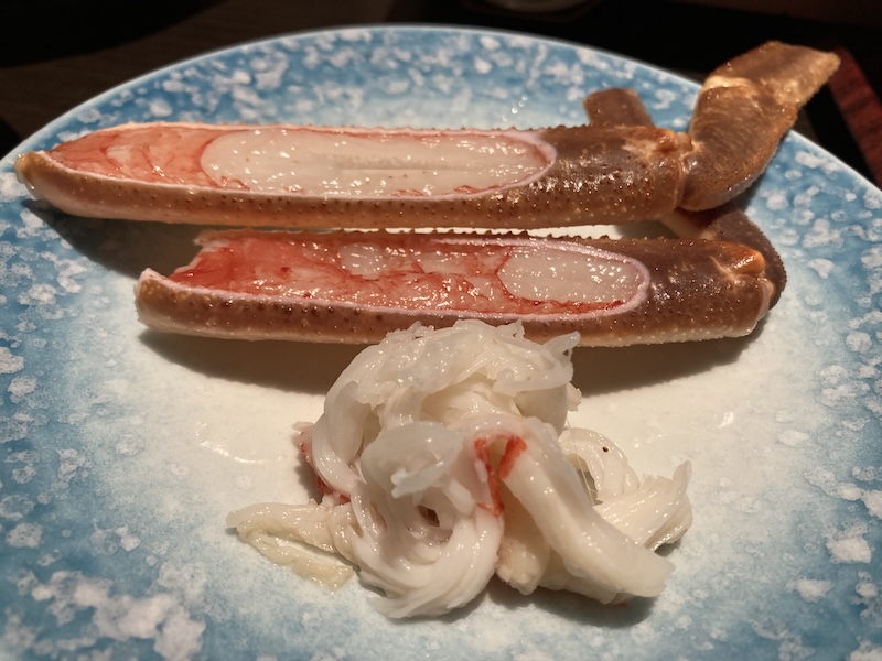 カニ刺身と鍋でしゃぶした身(刺身カニ佳松苑)