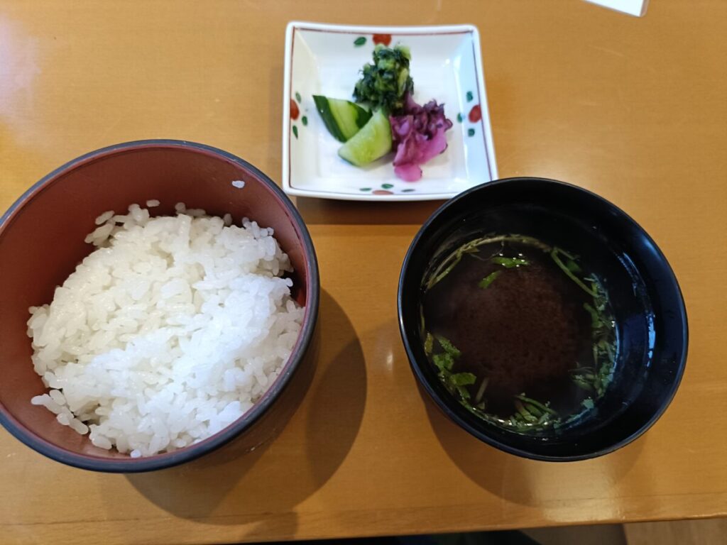 長良川温泉ホテルパークのご飯、漬物、味噌汁