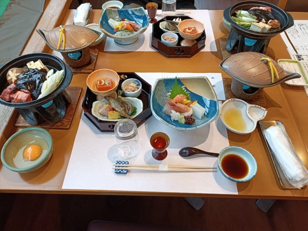 良川温泉ホテルパークの夕食会席料理の膳