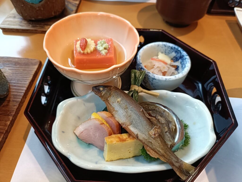 長良川温泉ホテルパークの鮎入りの前菜