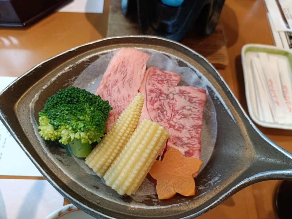 長良川温泉ホテルパークの陶板焼き飛騨牛ステーキ