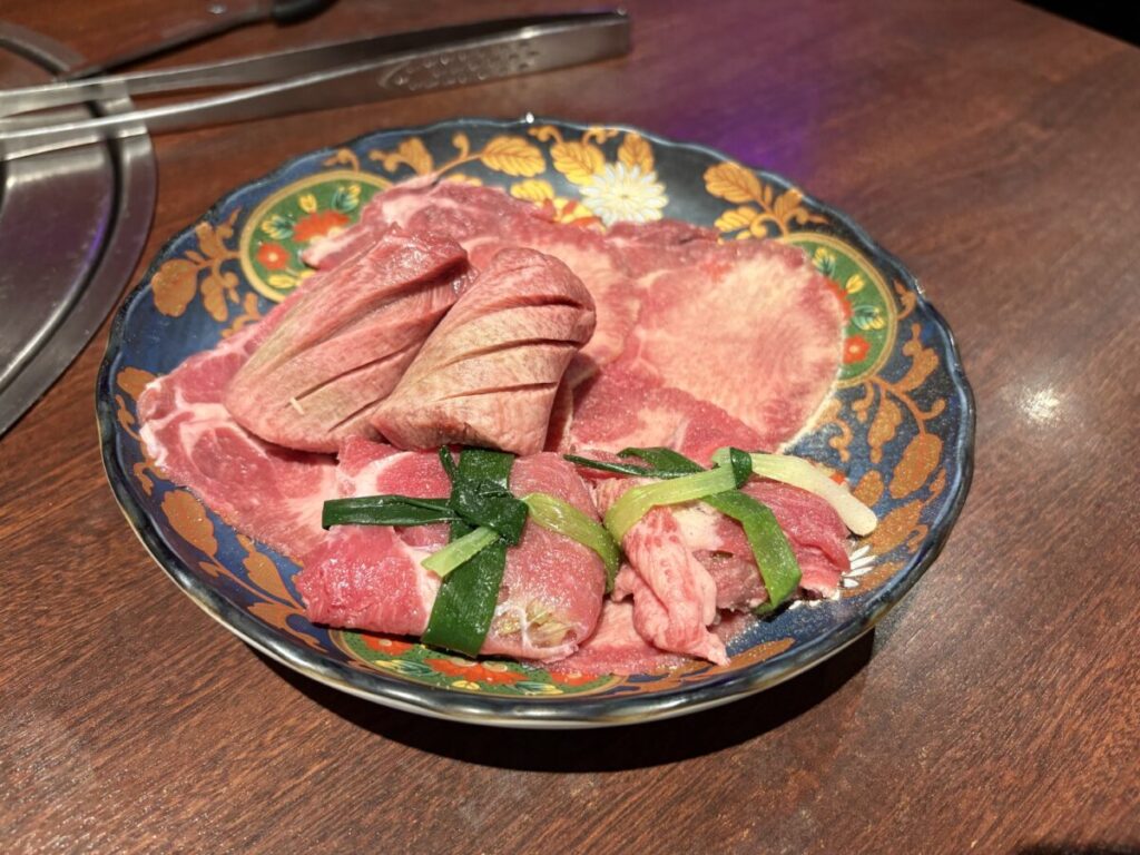 「でっせ」東通店のタン盛り合わせ