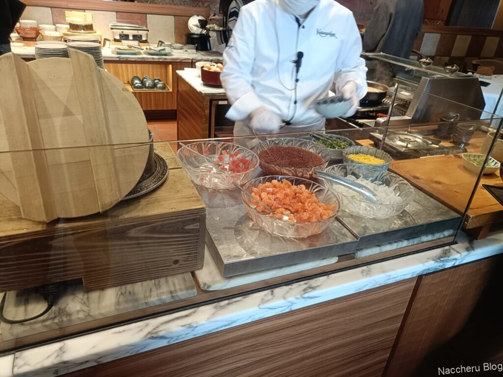 ホテル川久 画像:海鮮丼の具材コーナー